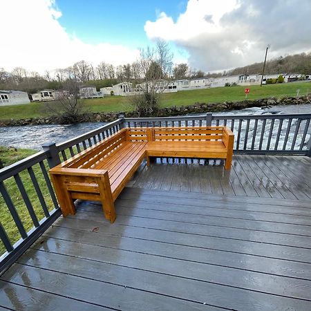 Caeathro Stunning 3 Bed Riverside Cabin In Snowdonia מראה חיצוני תמונה