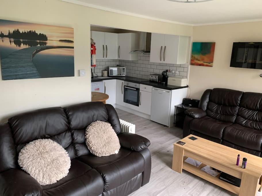 Caeathro Stunning 3 Bed Riverside Cabin In Snowdonia מראה חיצוני תמונה
