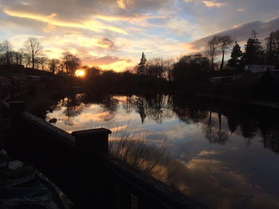 Caeathro Stunning 3 Bed Riverside Cabin In Snowdonia מראה חיצוני תמונה