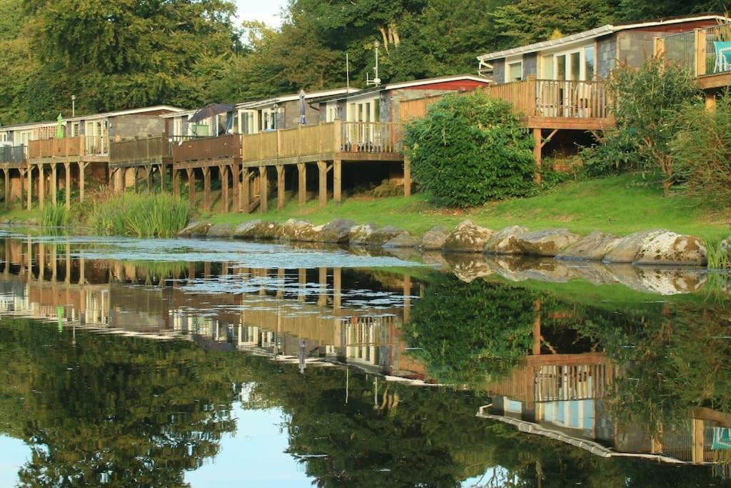 Caeathro Stunning 3 Bed Riverside Cabin In Snowdonia מראה חיצוני תמונה