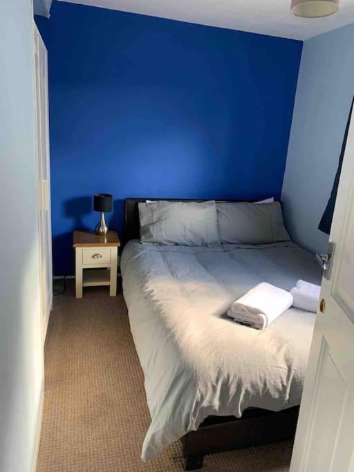Caeathro Stunning 3 Bed Riverside Cabin In Snowdonia מראה חיצוני תמונה