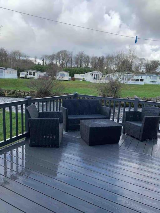Caeathro Stunning 3 Bed Riverside Cabin In Snowdonia מראה חיצוני תמונה
