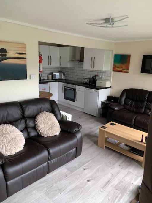Caeathro Stunning 3 Bed Riverside Cabin In Snowdonia מראה חיצוני תמונה
