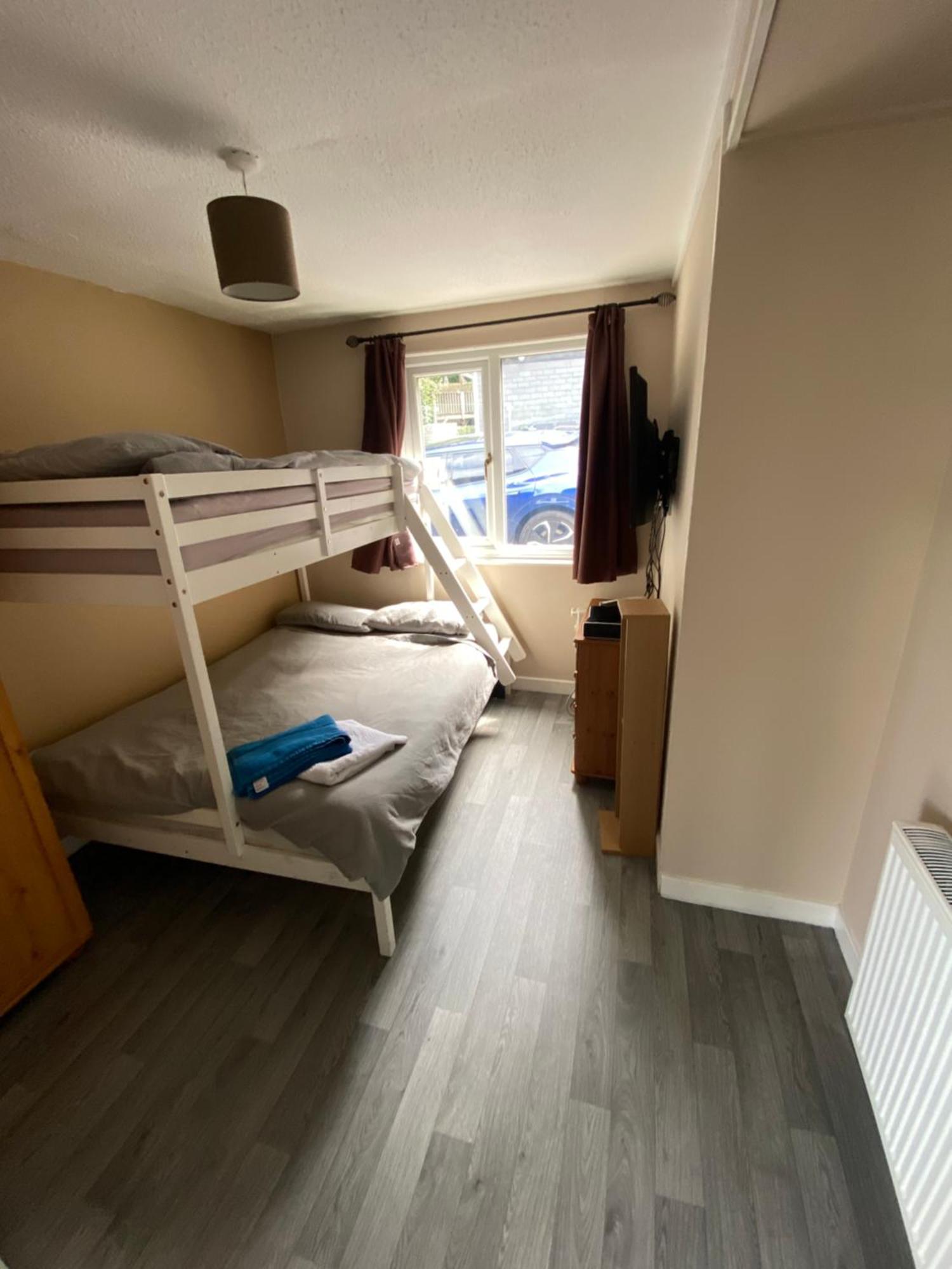 Caeathro Stunning 3 Bed Riverside Cabin In Snowdonia מראה חיצוני תמונה
