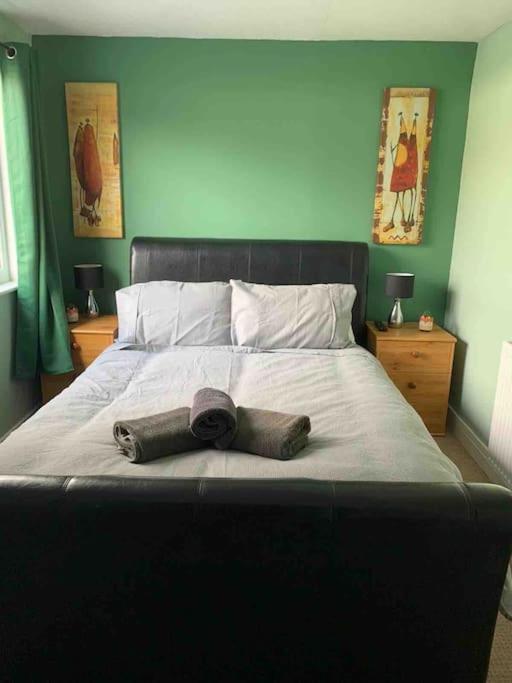 Caeathro Stunning 3 Bed Riverside Cabin In Snowdonia מראה חיצוני תמונה