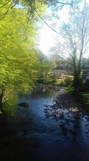 Caeathro Stunning 3 Bed Riverside Cabin In Snowdonia מראה חיצוני תמונה