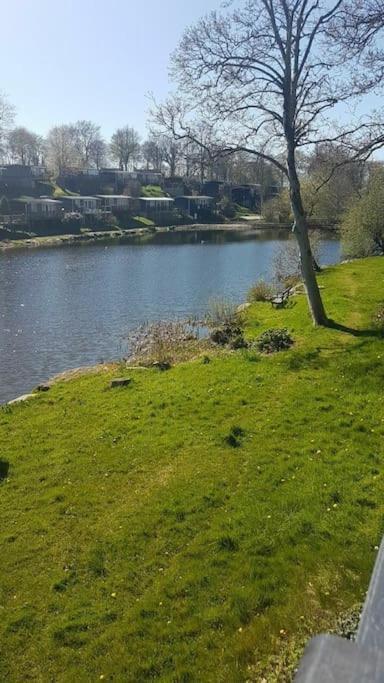 Caeathro Stunning 3 Bed Riverside Cabin In Snowdonia מראה חיצוני תמונה