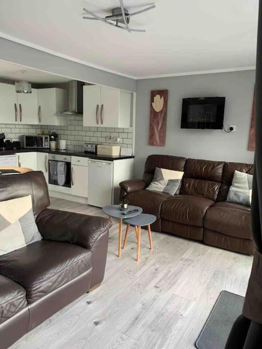 Caeathro Stunning 3 Bed Riverside Cabin In Snowdonia מראה חיצוני תמונה